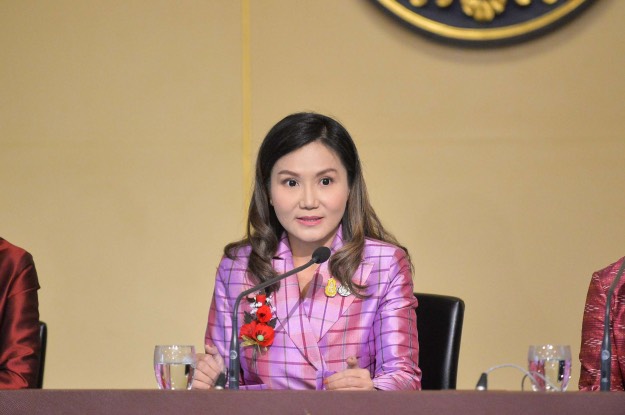 แหม่มนฤมล