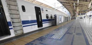 รถไฟหัวกระสุนในโตเกียวแทบร้างไร้ผู้โดยสาร ทางด่วนโล่ง เลี่ยงโควิด-19