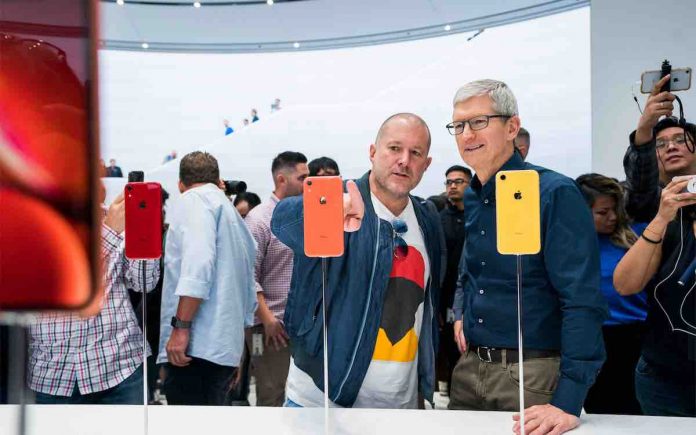 Apple-update-tim-cook-jonathan-ive-062619_big.jpg.large_2x copy