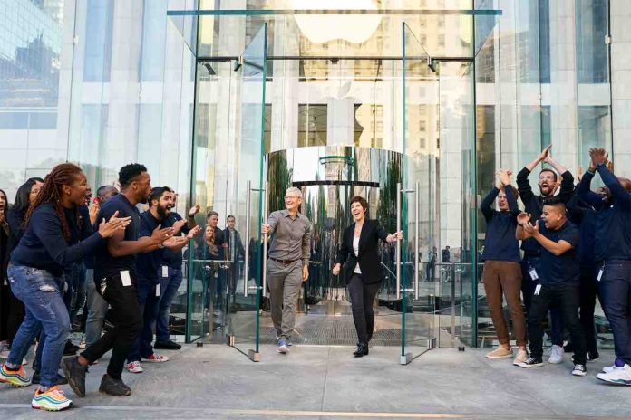 Apple_iPhone-11-Pro-Apple-Watch-5-Availability_NY-Tim-Cook-and-Deirdre-O-Brien_092019 copy
