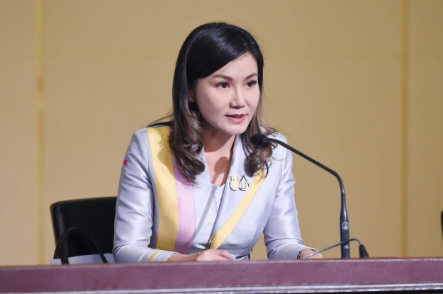 แหม่มม