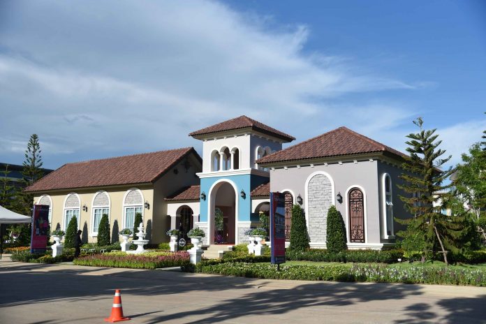 01 Clubhouse