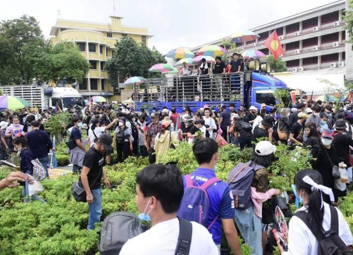 C4BB0215-0C28-4B10-B50D-0AB22ED06DCC