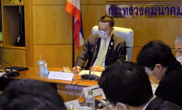 นั่งหัวโต๊ะ