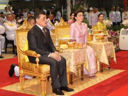 “ในหลวง-พระราชินี” เสด็จฯ พิธีสวดเจริญมหามงคลรวมศาสนา ณ พระลานพระราชวังดุสิต