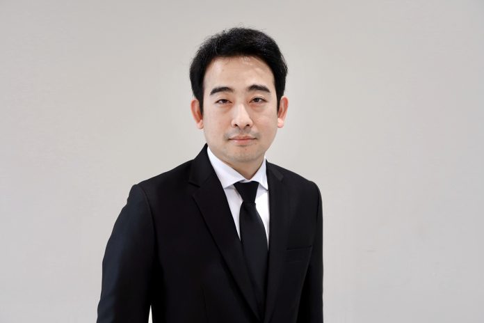 นายเผ่าภูมิ โรจนสกุล