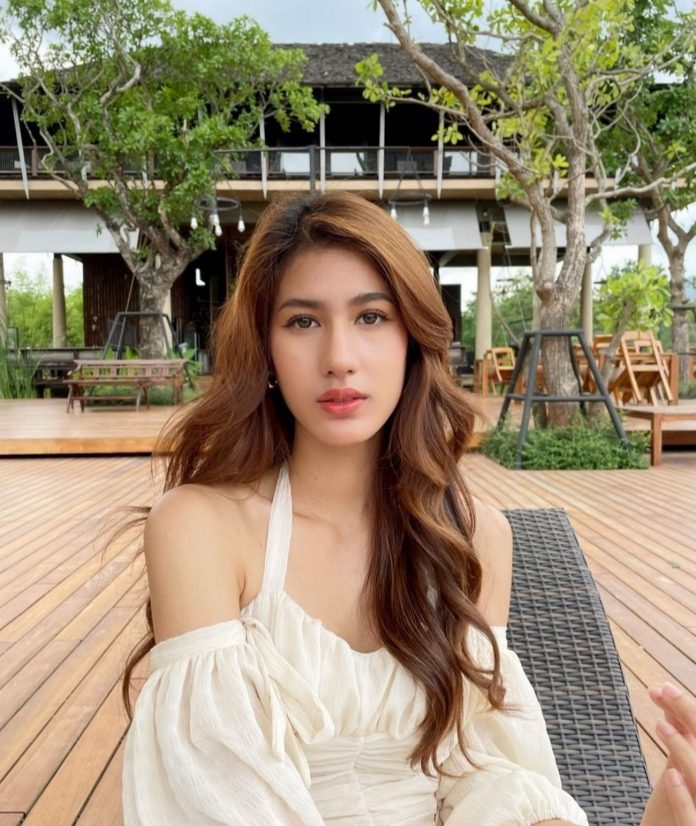 พิงค์พลอย
