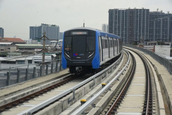 สีน้ำเงิน