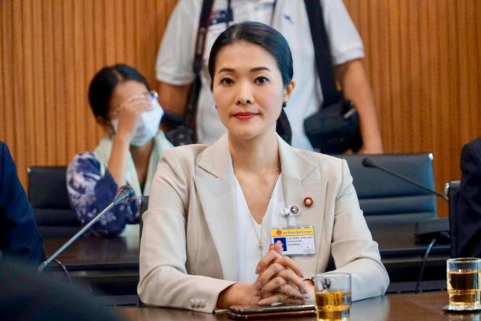ธีรรัตน์ สำเร็จวาณิชย์