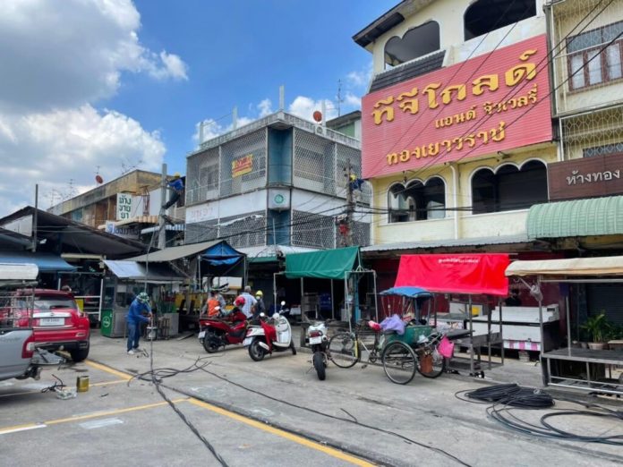 ตลาดนนท์