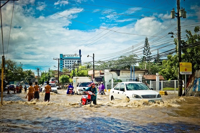 ฝนตก น้ำท่วม