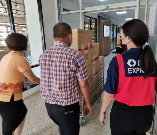 ไช่เหนียว จับมือ BEST Express ร่วมบริจาคมอบของอุปโภคบริโภคโรงพยาบาลเจ้าพระยาอภัยภูเบศรเพื่อช่วยเหลือผู้ป่วยโควิด