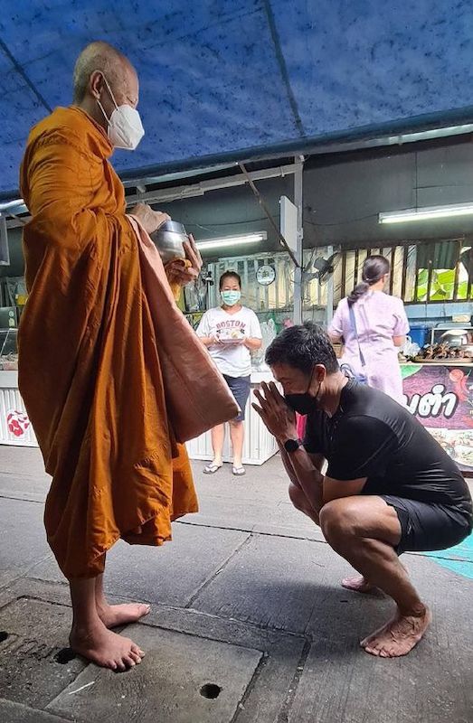 ชัชชาติทำบุญ