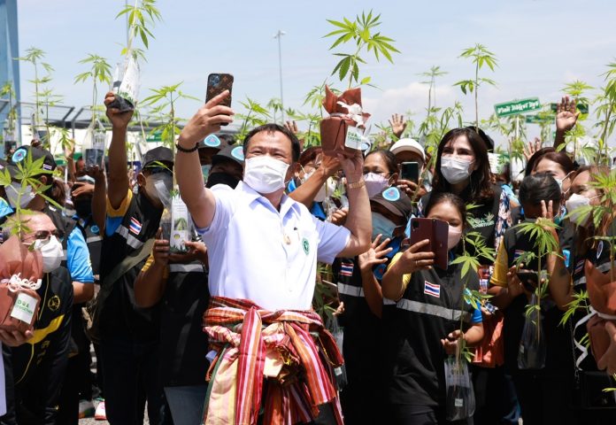 1DEE7535-85D8-483B-BBC7-3F53BA886C31