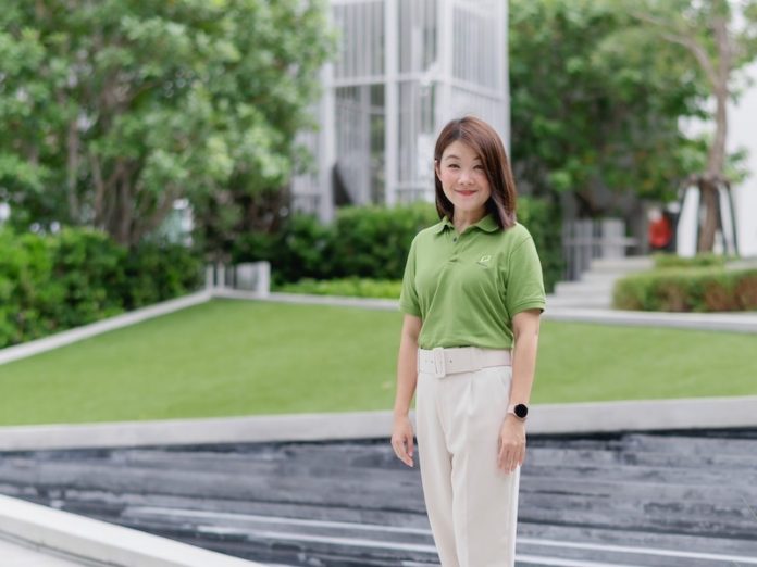 นางสาวอังคณา ลิขิตจรรยากุล