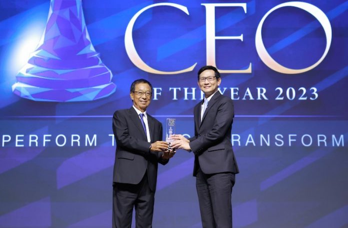 โด่งรับรางวัล