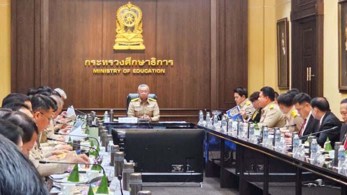 เพิ่มพูล รมว.ศึกษาธิการ