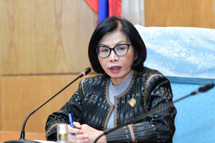 มนพร เจริญศรี