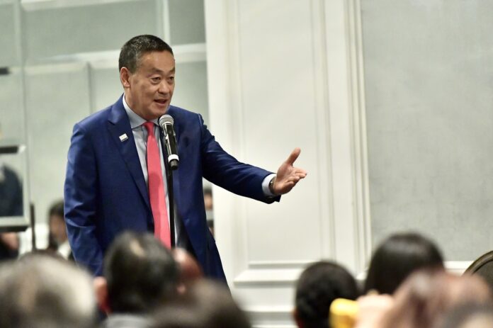 นายกพบคนไทย2