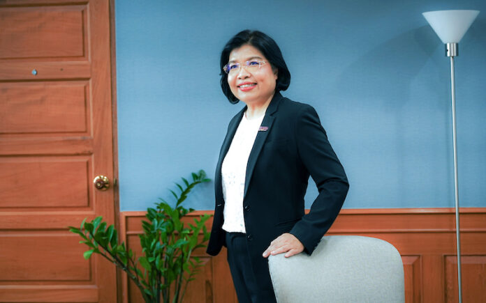 นางอรมน ทรัพย์ทวีธรรม