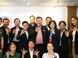 “ภูมิธรรม”เปิดเวทีถกคนรุ่นใหม่เมืองจันท์ หนุนอนาคตสร้างรายได้ให้จังหวัด