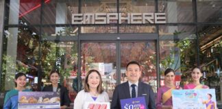 การบินไทย -เดอะมอลล์ จัดใหญ่ “รักคุณเท่าฟ้า” อัดโปรตั๋วทัวร์อื้อ นายกิตติพงษ์ สารสมบูรณ์ (คนกลาง) ผู้อำนวยการฝ่ายบริการลูกค้าและการตลาด บมจ. การบินไทย นำทีมร่วมกับ เดอะมอลล์ กรุ๊ป จัดใหญ่งาน “รักคุณเท่าฟ้า” โปรตั๋วเครื่องบินในและต่างประเทศ 30 พ.ค.-2 มิ.ย.2567 ที่ศูนย์การเอ็มสเฟียร์