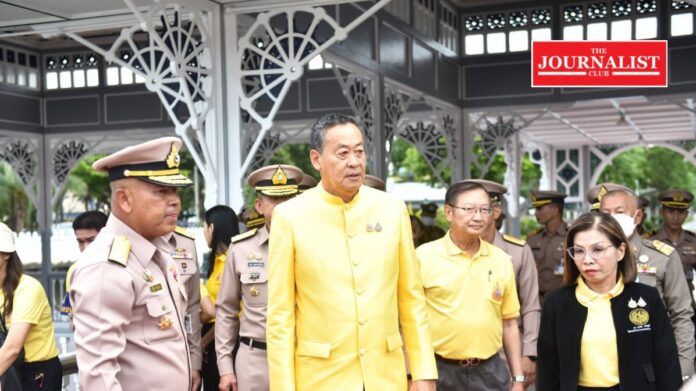 Royal Barge Prime Minister Srettha Thavisin , together with deputy minister of Transport Manaporn Charoensri and representatives of concerned agencies