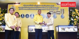 เศรษฐา ทวีสิน