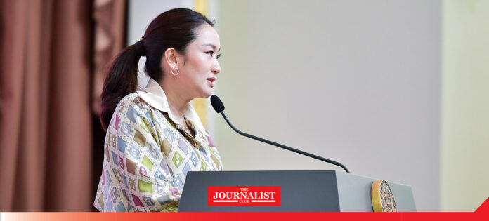 นายกฯ มอบนโยบาย กอ.รมน. นายกฯ มอบนโยบาย กอ.รมน. เน้นทำงานร่วมรัฐบาลดูแลความมั่นคง ปราบยาเสพติด แก้ปัญหาน้ำท่วม